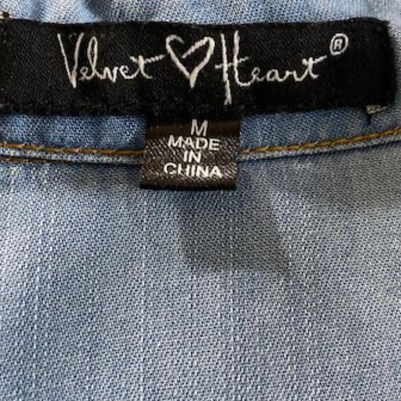 Soft, comfy denim-style shirt w/flared bottom, size Medium - Picture 3 of 7